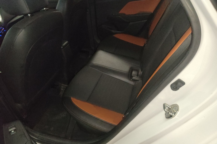 现代 悦纳RV 2017款 1.4L 自动活力版SPORT 国V中控内饰7004