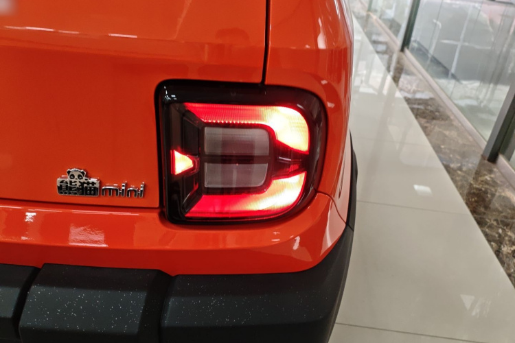 吉利银河 2025款 210km 熊猫骑士车身外观9