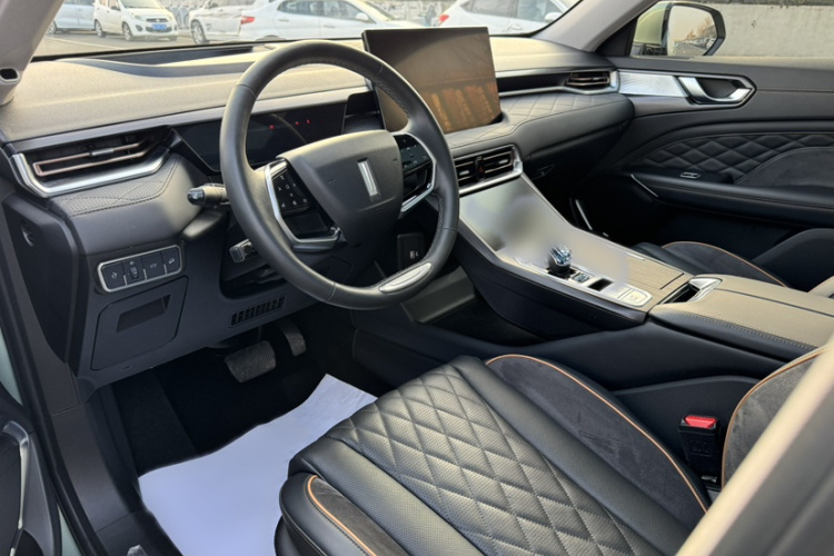 魏牌 拿铁DHT 2022款 1.5T DHT超大杯中控内饰7001