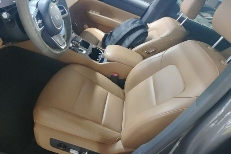 理想汽车 理想ONE 2021款 增程6座版中控内饰19