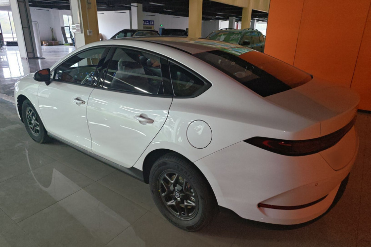 比亚迪 秦PLUS 2025款 DM-i 智驾版 55KM领先型车身外观4