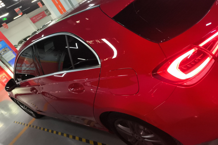 奔驰A级(进口) 2019款 A 200 动感型车身外观4