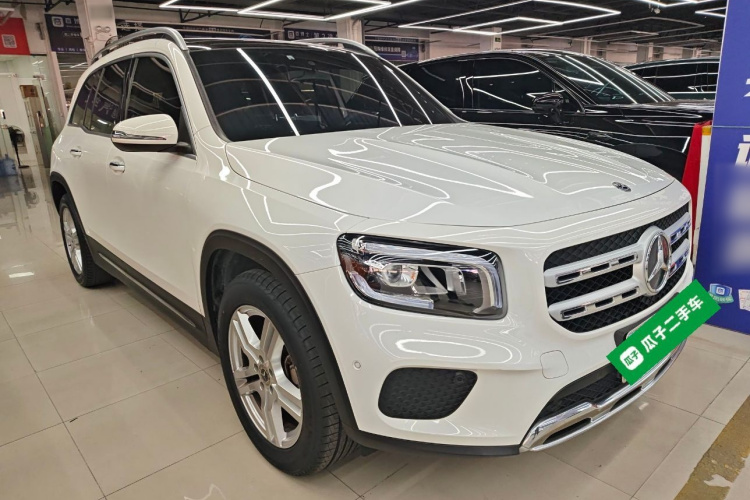 奔驰GLB 2020款 改款 GLB 200 动感型车身外观3