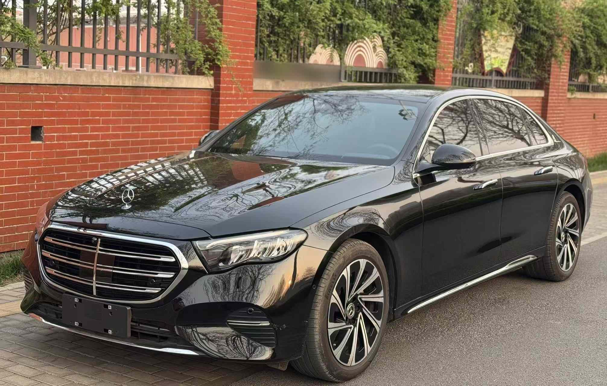 奔驰E级 2025款 E 300 L 豪华型(1)
