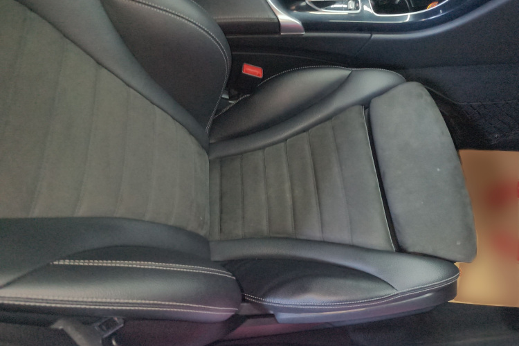 奔驰C级 2018款 C 200 运动版局部细节41