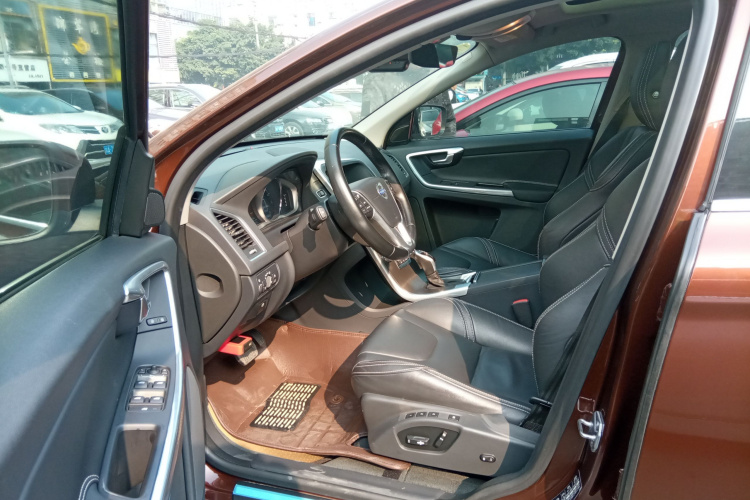 沃尔沃XC60 2015款 T5 AWD 智远版中控内饰20