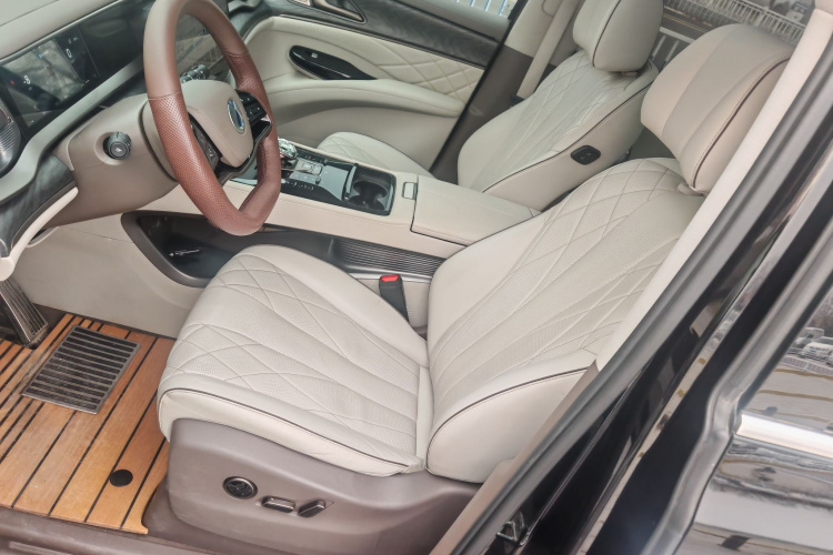 腾势D9 2022款 DM-i 1040 尊贵型局部细节19