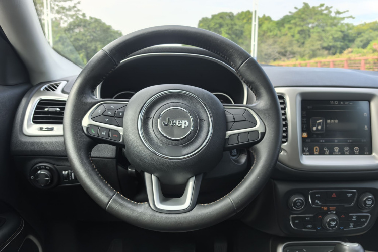 Jeep 指南者 2017款 200T 自动家享版中控内饰7008
