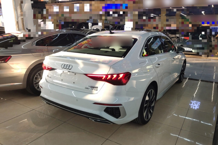 奥迪A3 2023款 改款 A3L Limousine 35 TFSI 时尚运动型车身外观7