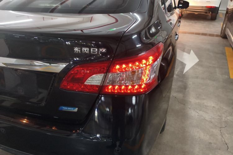 日产 轩逸 2012款 1.6XL 手动豪华版车身外观9