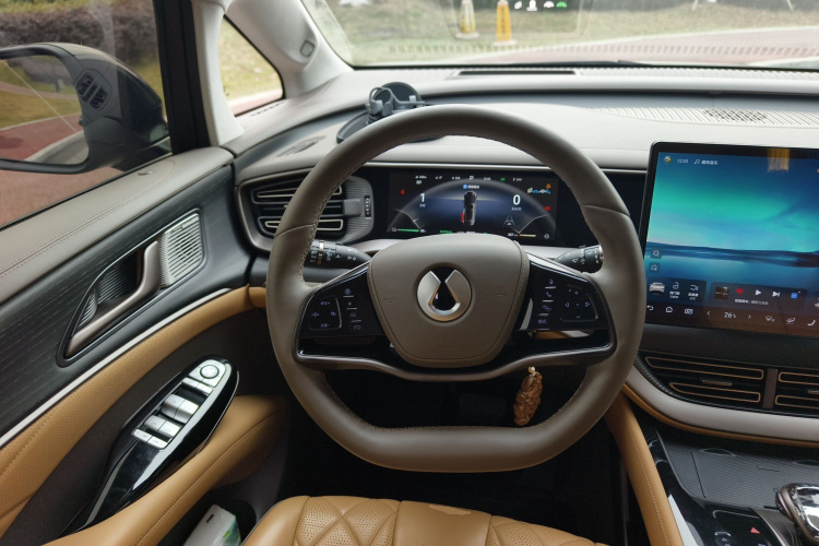 腾势D9 2022款 DM-i 970 四驱旗舰型中控内饰13