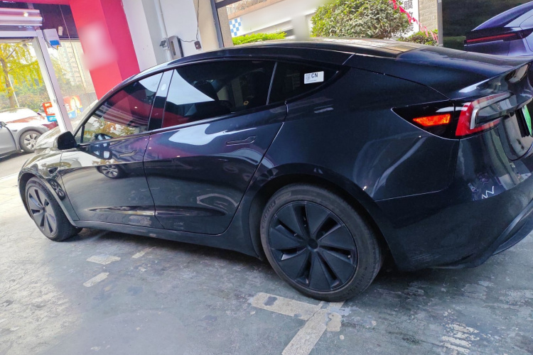 特斯拉 Model 3 2023款 长续航全轮驱动版车身外观4