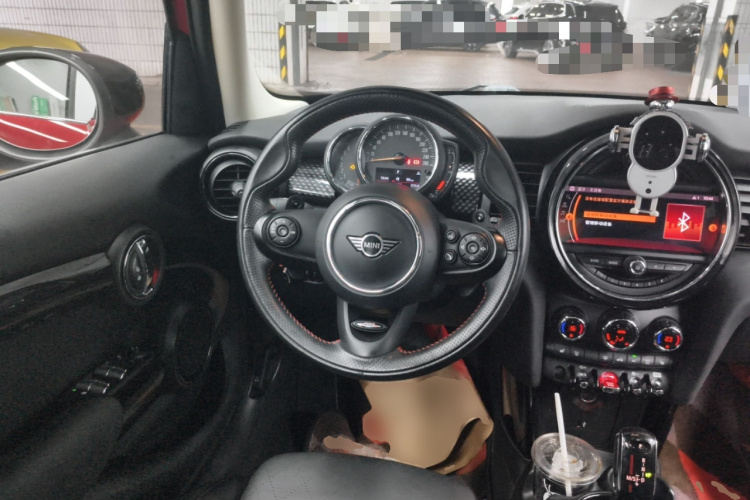 MINI 2019款 2.0T COOPER S 经典派 五门版中控内饰13