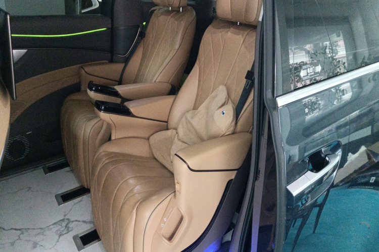 腾势D9 2022款 DM-i 970 四驱尊荣型中控内饰21