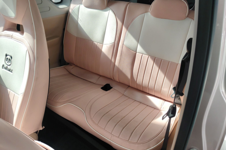 吉利银河 2023款 熊猫mini 200km 耐力熊中控内饰7004