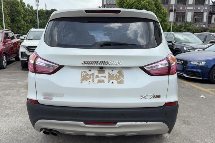 SWM斯威汽车 SWM斯威X7 2016款 1.5T 手动豪华型 7座车身外观6