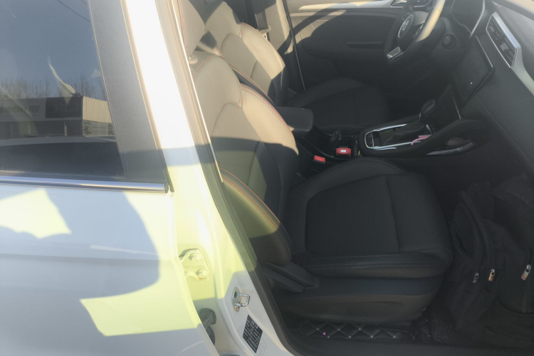 名爵ZS 2020款 180DVVT 自动Lite局部细节41