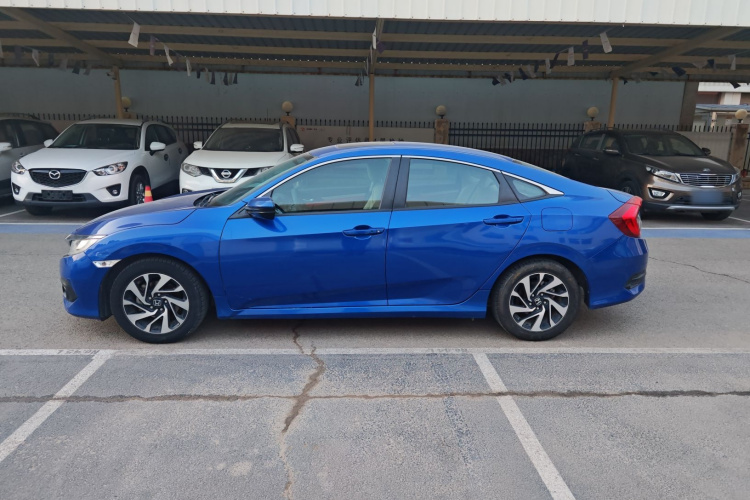 本田 思域 2016款 220TURBO 手动豪华版车身外观4