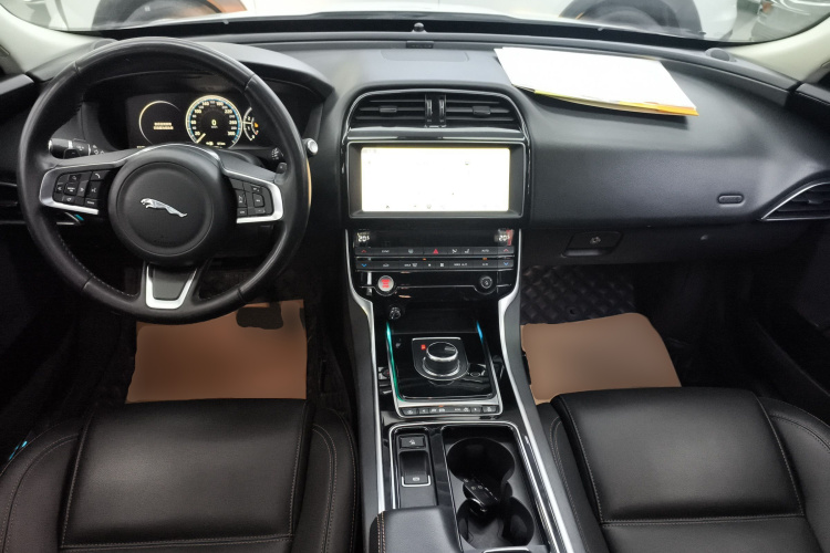 捷豹XEL 2019款 2.0T 200PS 尊享版中控内饰12