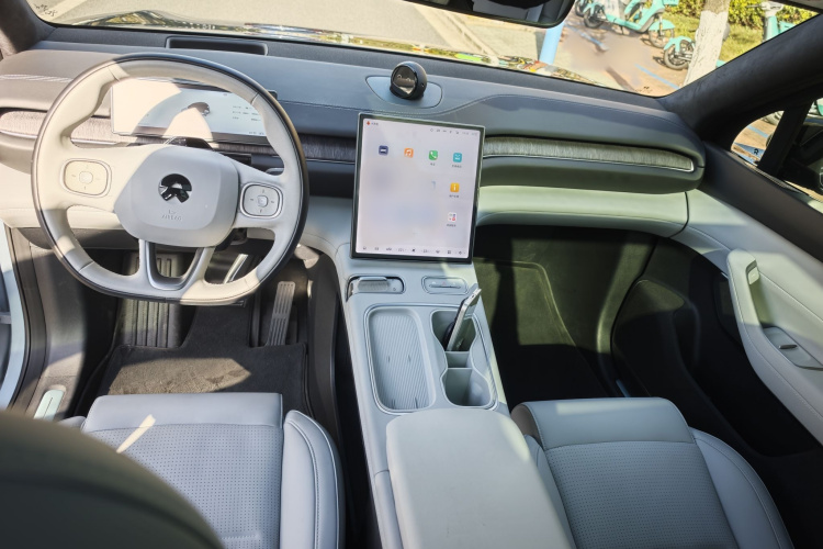 蔚来ES6 2024款 75kWh中控内饰7004