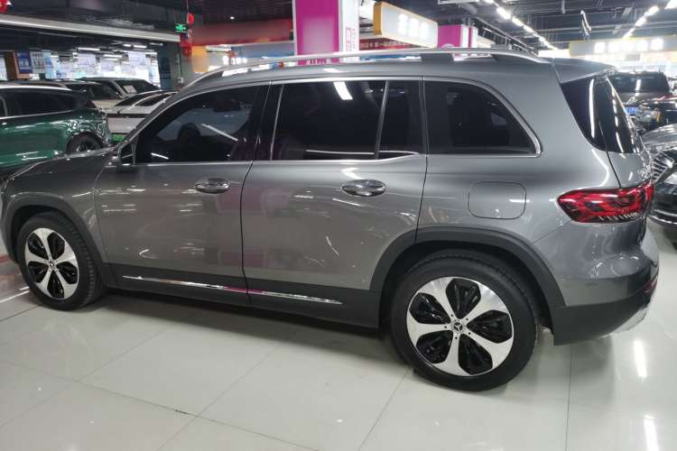 奔驰GLB 2023款 GLB 220 时尚型车身外观4