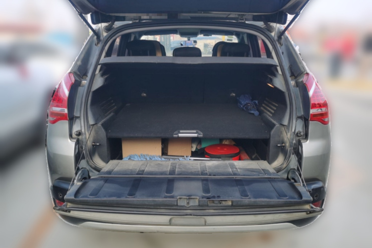 标致3008 2015款 2.0L 手动经典版中控内饰23