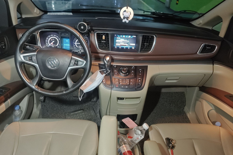 别克GL8 2017款 25S 尊贵型 国V中控内饰12