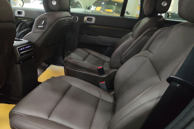 理想汽车 理想L9 2022款 Max中控内饰21