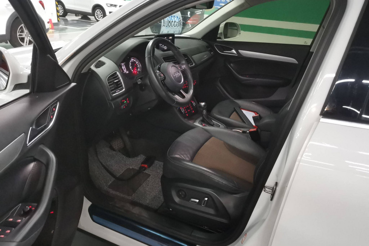 奥迪Q3 2017款 30 TFSI 时尚型中控内饰20