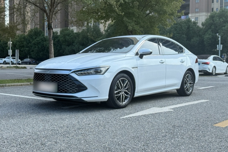 比亚迪 秦PLUS 2021款 DM-i 55KM 旗舰型车身外观1