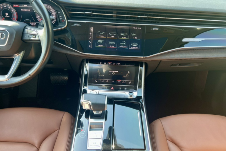 奥迪Q7 2020款 55 TFSI quattro S line运动型中控内饰7004