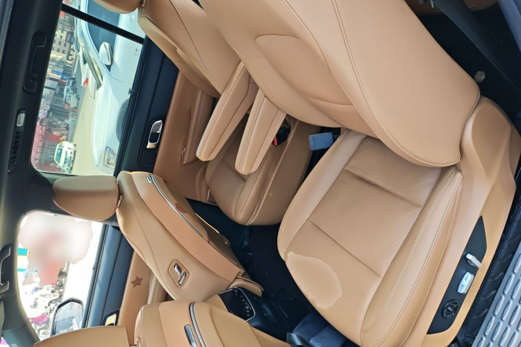 理想汽车 理想ONE 2021款 增程6座版中控内饰7004