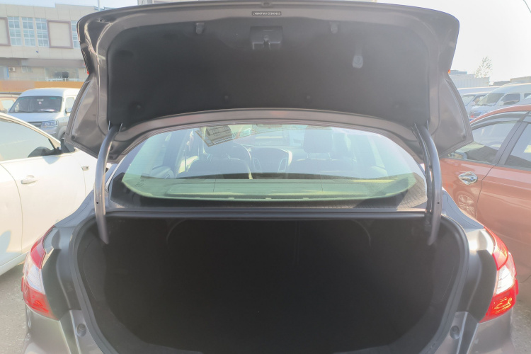 福特 福克斯 2012款 三厢 1.6L 自动舒适型局部细节23