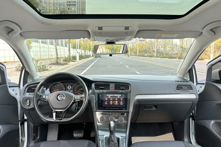 大众 高尔夫 2020款 200TSI DSG舒适进取版中控内饰7005