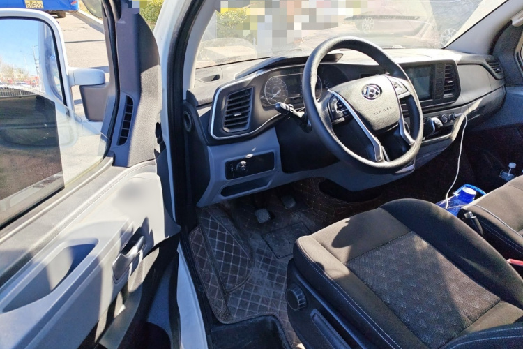 上汽大通MAXUS 新途V80 2021款 2.0T PLUS 手动全能王中轴中顶6/7/8/9座中控内饰7003