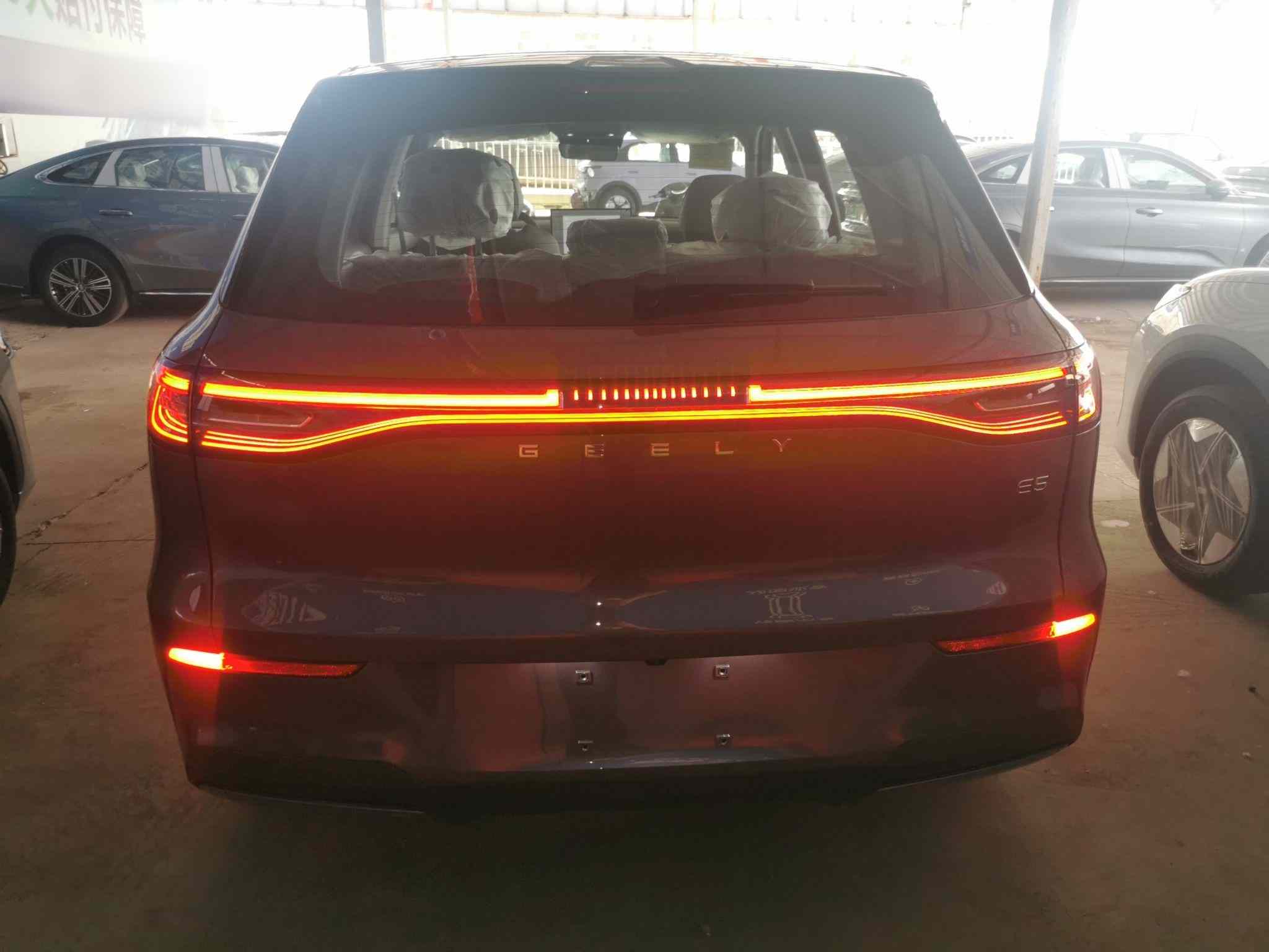 吉利银河 银河E5 2026款 530km 启航版(4)