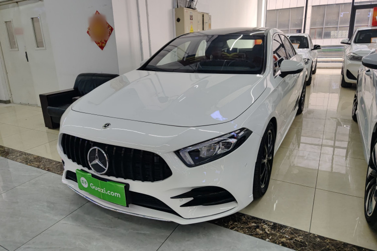 奔驰A级 2021款 A 200 L 运动轿车时尚型车身外观1