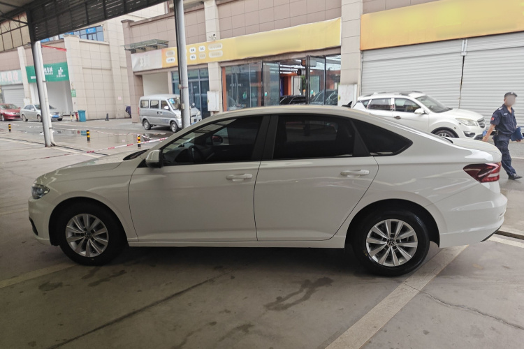 大众 朗逸 2022款 1.5L 自动风尚版车身外观4