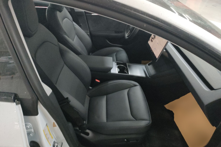 特斯拉 Model 3 2025款 改款 长续航全轮驱动版局部细节41