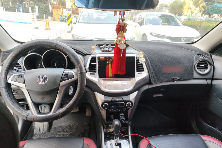 长安 逸动 2015款 1.6L 自动俊酷型 国IV中控内饰12