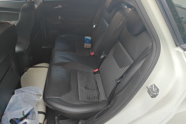 福特 福克斯 2015款 两厢 EcoBoost 125 手动超能风尚型中控内饰7004