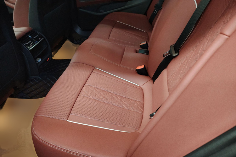 宝马5系 2022款 改款二 525Li M运动套装中控内饰7004