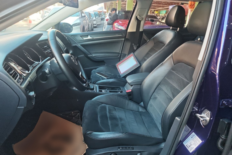 大众 高尔夫 2018款  230TSI 自动豪华型局部细节19