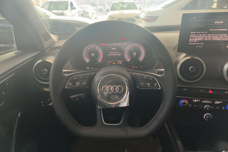 奥迪Q2L 2025款 35TFSI 时尚动感型中控内饰13