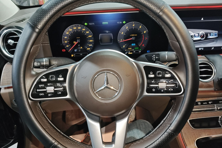 奔驰E级 2020款 E 260 L中控内饰13