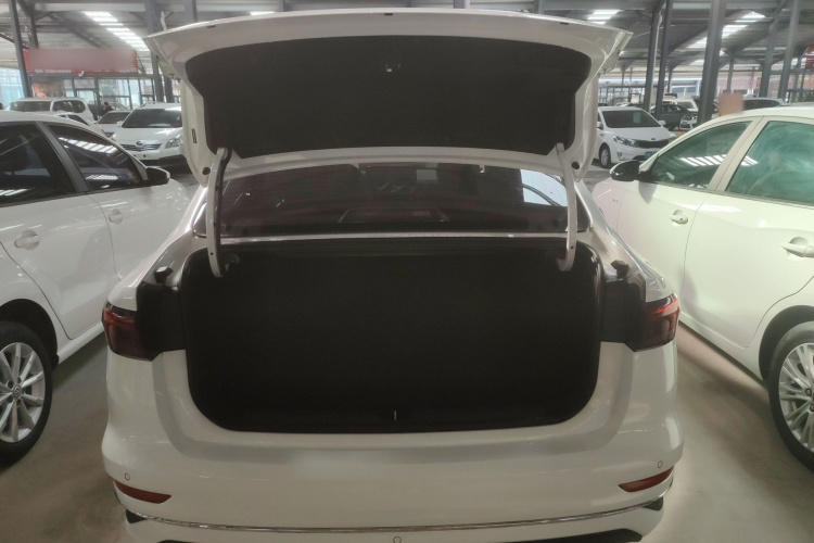 吉利汽车 帝豪 2025款 第4代 1.5L CVT龙腾版机舱底盘23