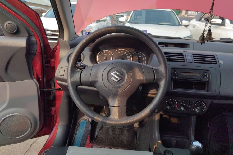 铃木 雨燕 2014款 1.3L 手动标准型中控内饰13