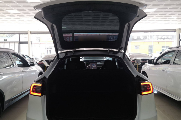 特斯拉 Model Y 2022款 改款 后轮驱动版中控内饰23