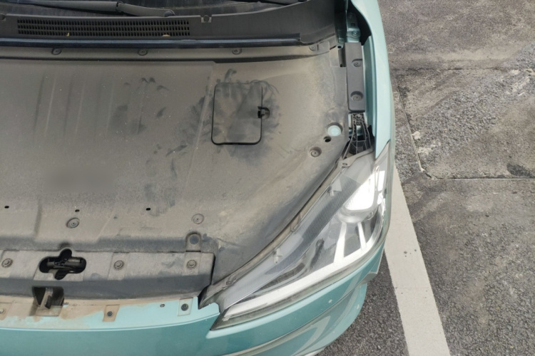 哪吒汽车 哪吒V 2022款 潮 400 Lite局部细节9007