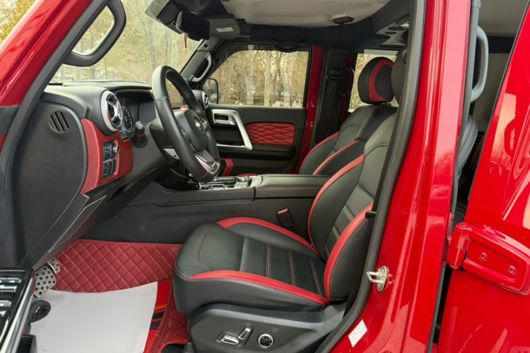 北京BJ40 2019款 PLUS 2.3T 自动四驱旗舰版 国VI中控内饰7003